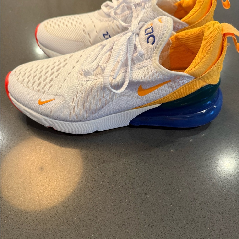 Nike Air 270 White and Orange Sneakers with Breathable Mesh - Picture 3 of 8